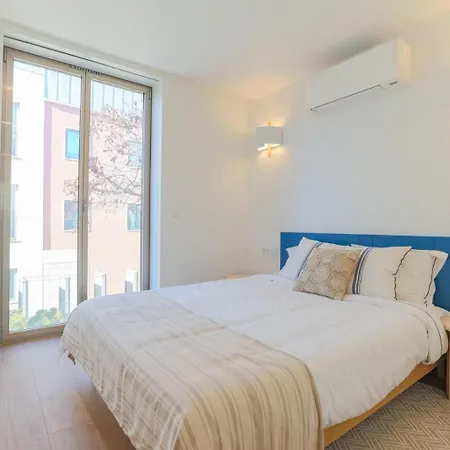 Apartment D'ause - New Modern - 150m To & Center