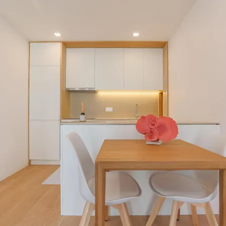 Apartment D'ause - New Modern - 150m To & Center