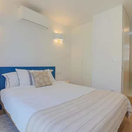 Apartment D'ause - New Modern - 150m To & Center