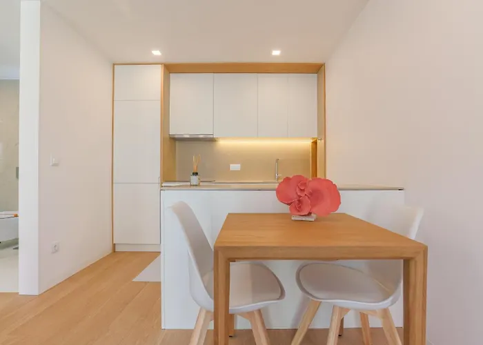 Apartment D'ause - New Modern - 150m To & Center