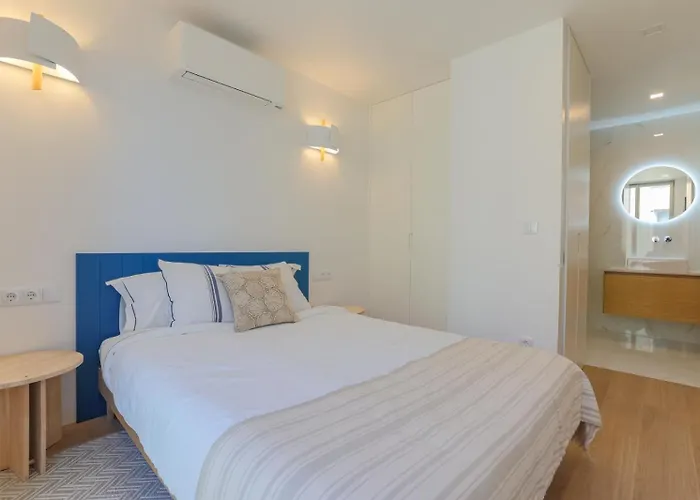 Apartment D'ause - New Modern - 150m To & Center