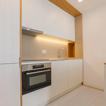 D'ause - New Modern - 150m To & Center Apartment