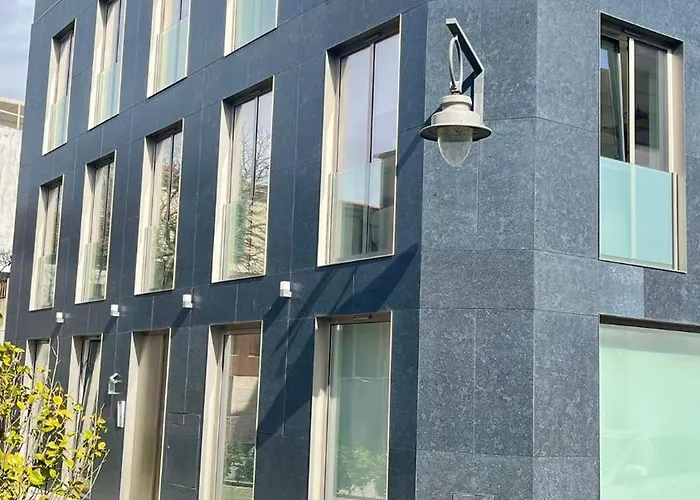 D'ause - New Modern - 150m To & Center Apartment